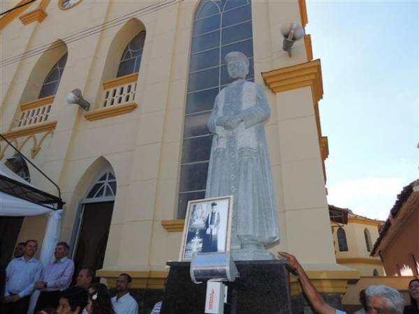 Homenagens e inauguração da escultura do Padre Antônio Ribeiro Pinto