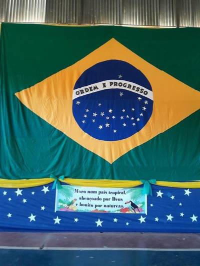 Apresentação dos alunos da Escola Municipal Expedito Pereira Lima em Homenagem à Independência do Brasil 2017.